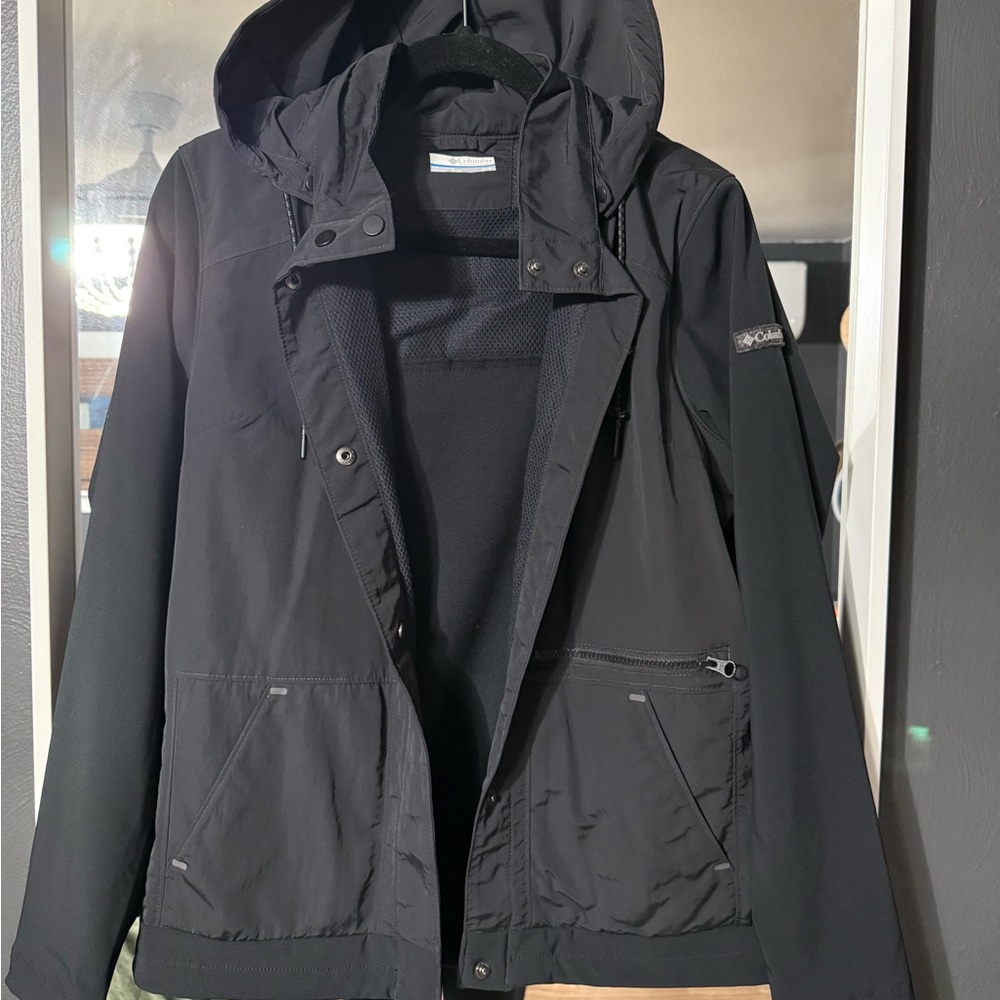 Columbia Women’s Black Raincoat with Hood